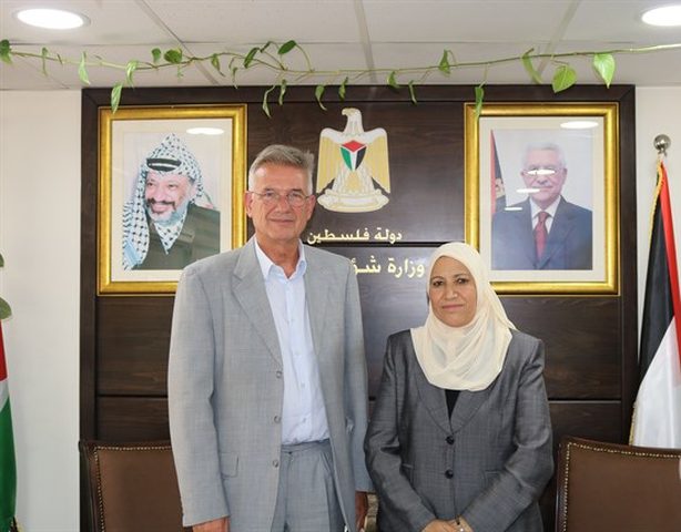الوزيرة حمد تبحث تعزيز التعاون مع ممثل ألمانيا
